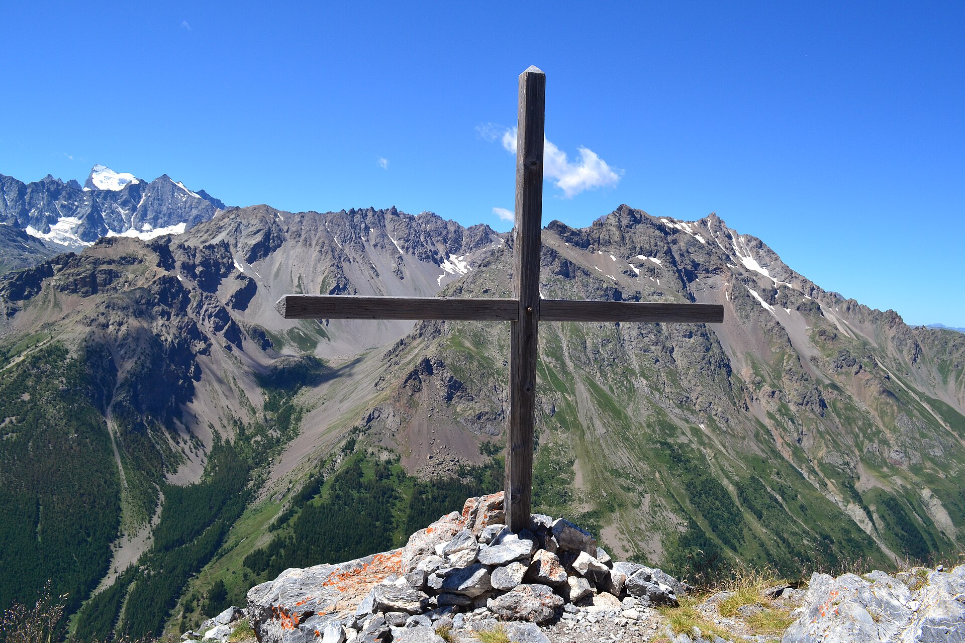 La croce di vetta dell'Aiguillette du Lauzet